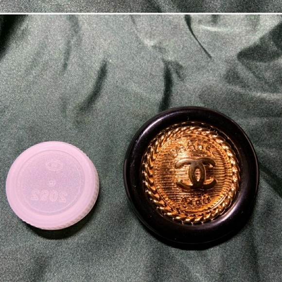 Chanel Brooch - Picture 4 of 12